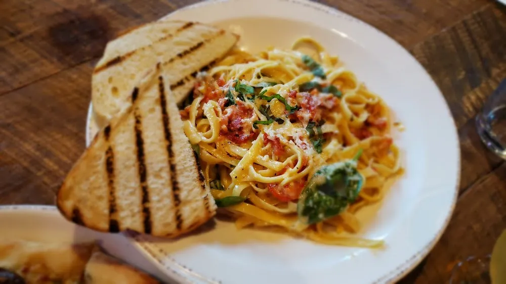 Linguini with Alfredo Sauce and Sun Dried Tomatoes